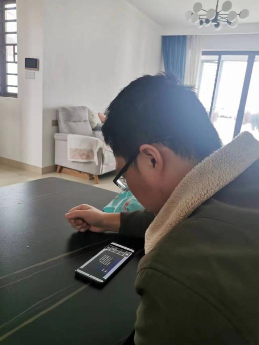 a漫画
遵义附属学校